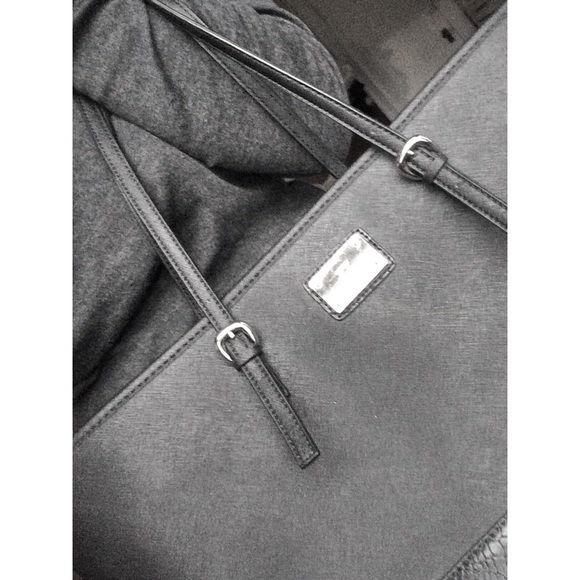 black city tote! great condition! 🌃