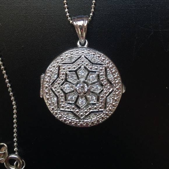 Snowflake locket