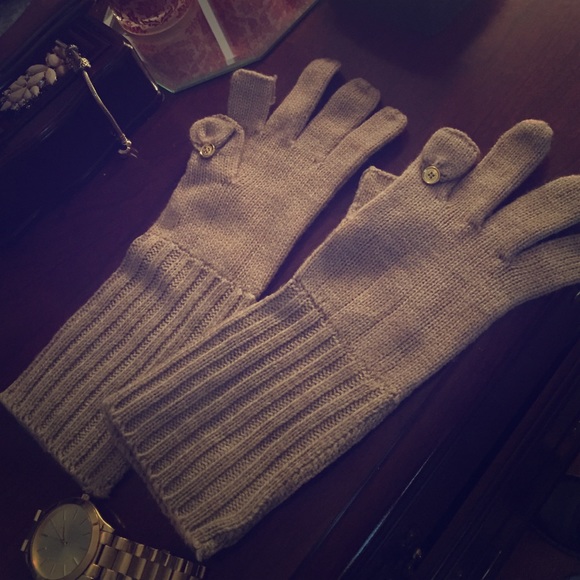 Calvin Klein set of gloves