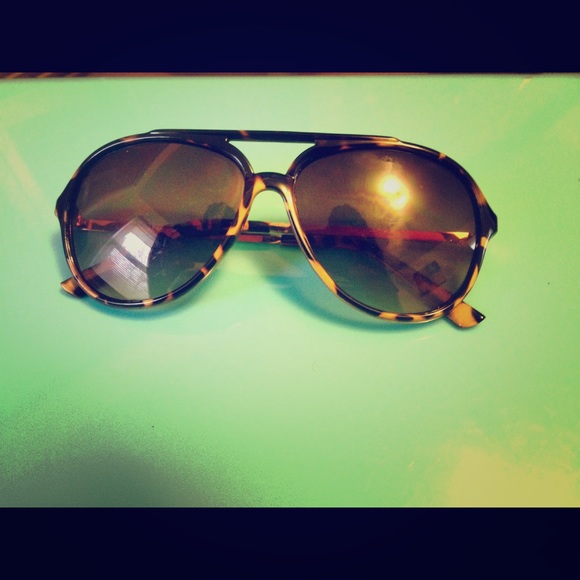 Brown & black aviators