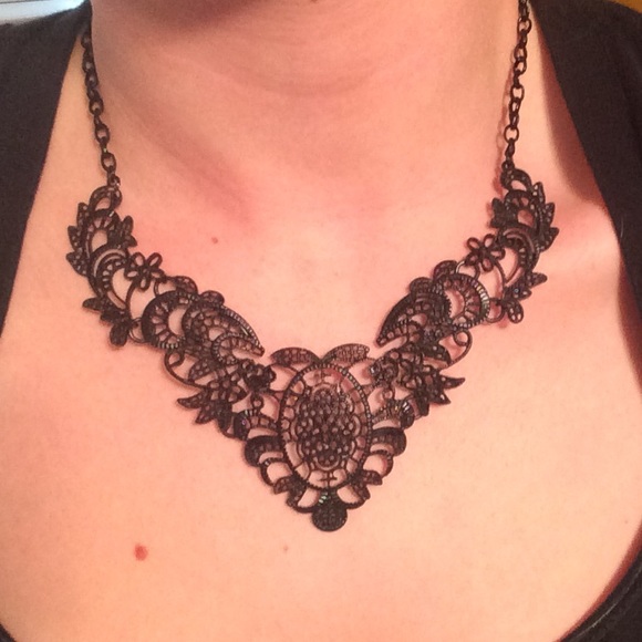 Victorian style black necklace. - Picture 2 of 2