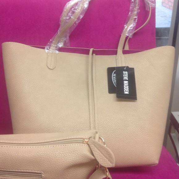 Steve Madden Handbags - Reversible Steve Madden Tan/fuchsia toe &CrossBody