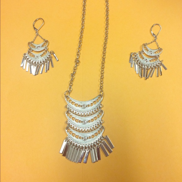 Brand New Classic Retro Look 3pc Silver Ladies set