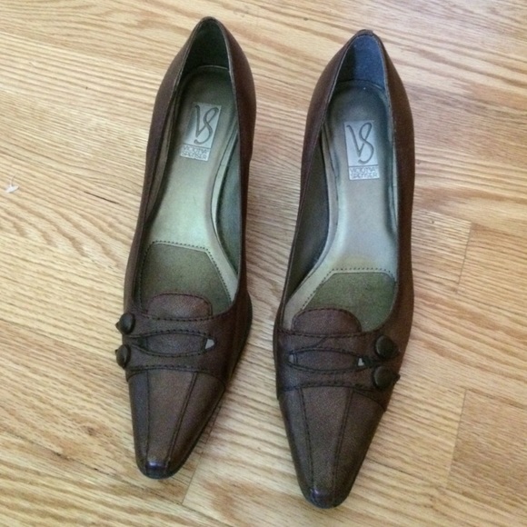 Brown Leather Low-Heel Pointed Pump Size 7.5M