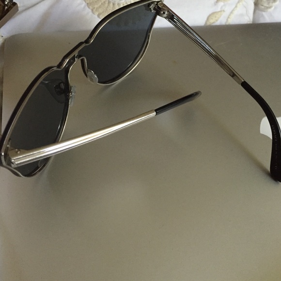 VERSACE SHADEs - Picture 2 of 4