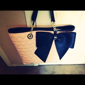 🎀Betsey Johnson Large Tote🎀