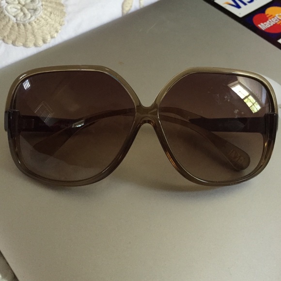 DVF SHADES
