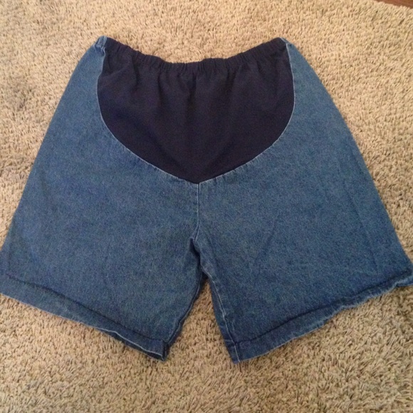 Maternity shorts