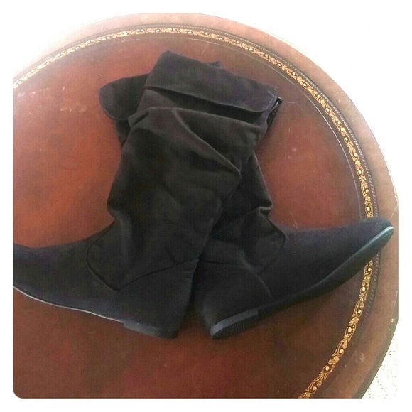Black slouchy boots