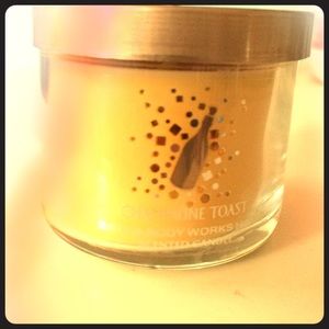 Bath and Body Works champage scented candle