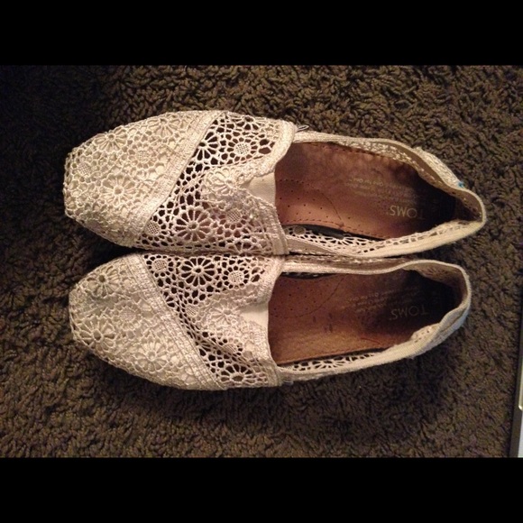 beautiful cream lace TOMS
