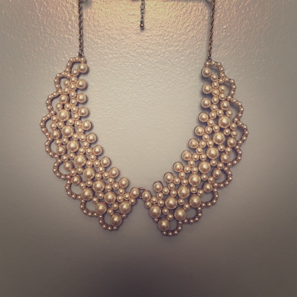Collar pearl necklace
