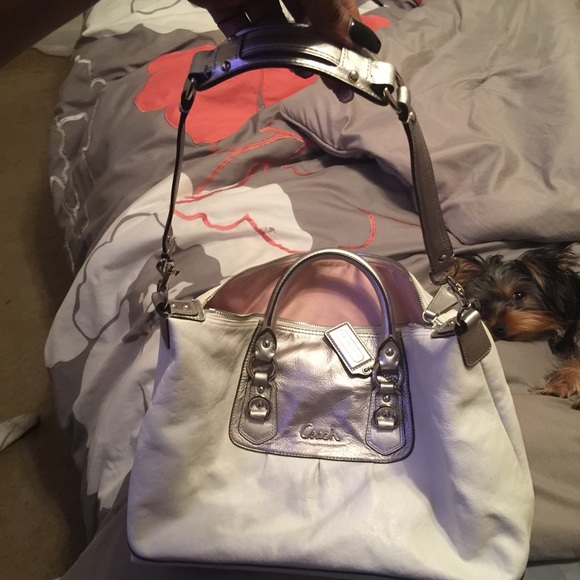 Auth Coach Madison. Cheaper on Ⓜ️ercari WILL TRADE - Picture 4 of 4