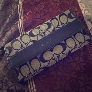 Coach Signature Wallet😍Reduced!!!