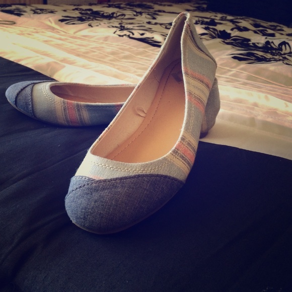 Report multi colored flats