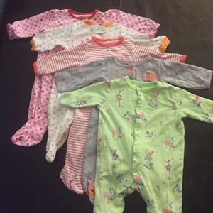 Lot of 5 infant pajamas. Baby girls Size 3 months.