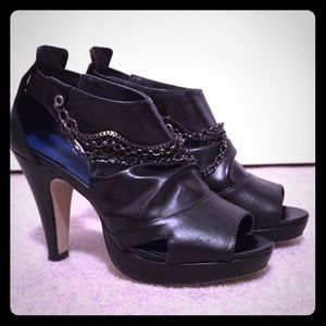 Madden Girl BlackPumps/ heels! And leggings