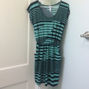 Cute Alya dress sz. Small