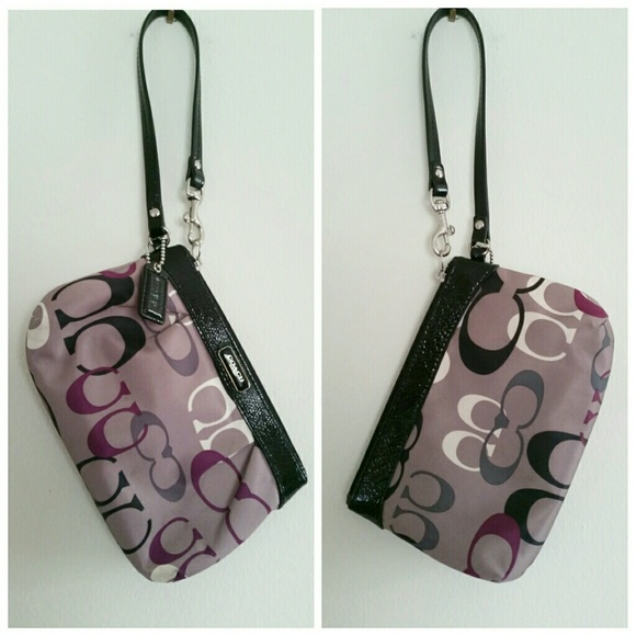 COACH wristlet - Picture 1 of 4
