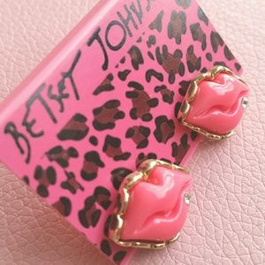 NWT AUTHENTIC BETSEY JOHNSON PINK KISS LIPS STUD