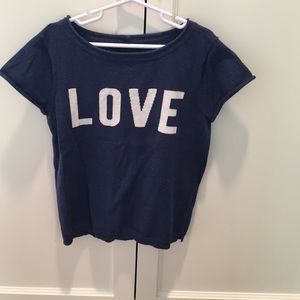 Short sleeve Love shirt.