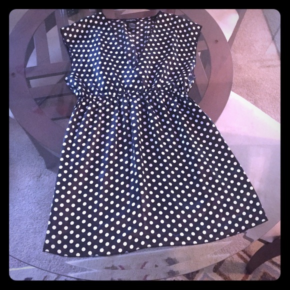 Silk-like, sleeveless, polka dot shirt