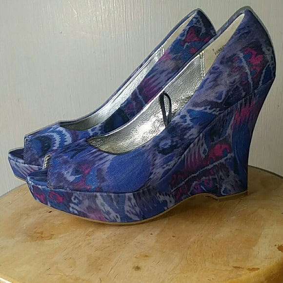 NWOT Express peep toe wedges