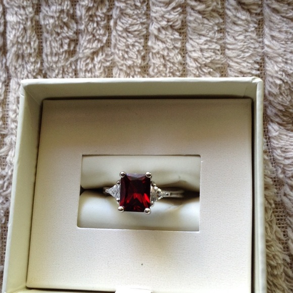 Jewelry - 💎 Garnet Ring with gift box 💎