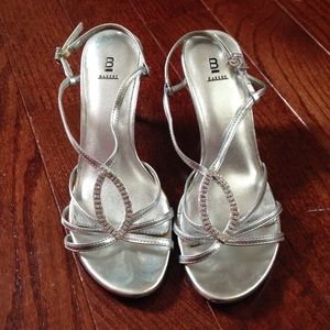 SOLD ❌ silver Bakers Formal Heels