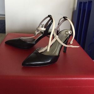 "TAHARI" shoes used, 9cm heels.