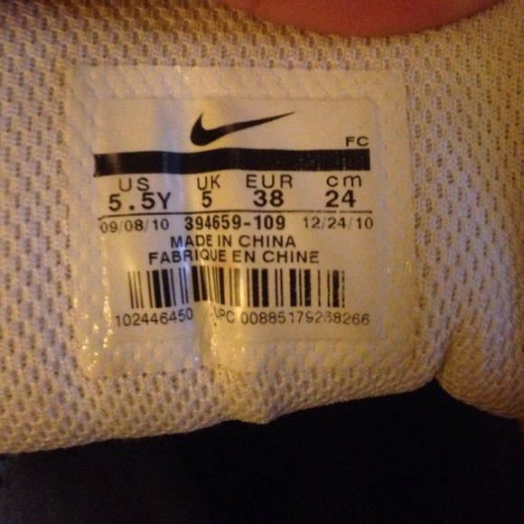 Nike - Picture 2 of 3
