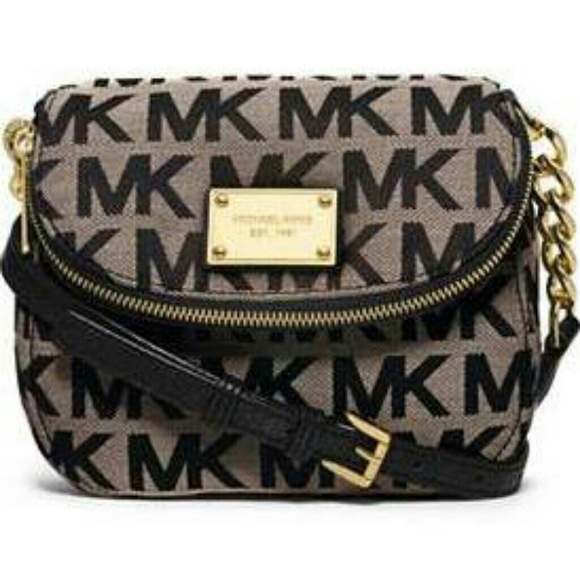 Small bedford MK purse NWOT