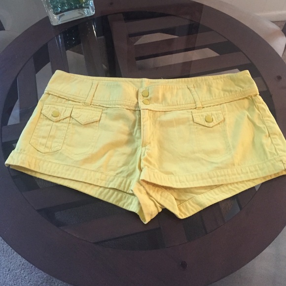 H&M yellow shorts