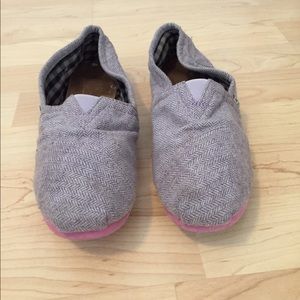 pink and purple TOMS!