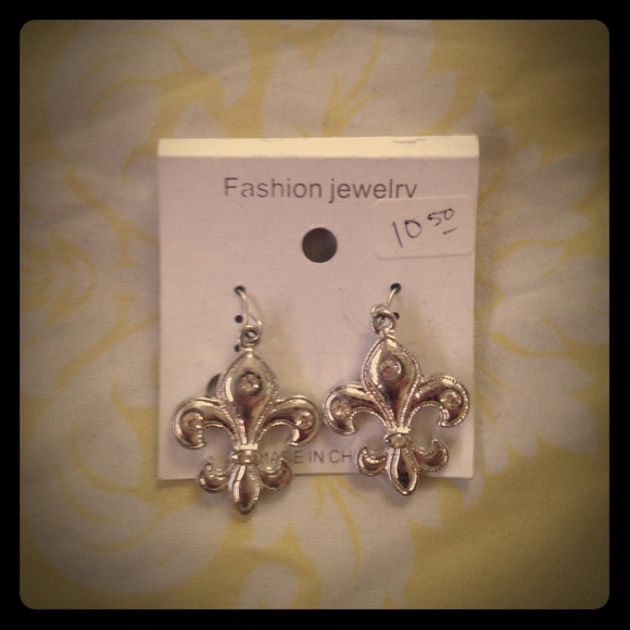 Silver Toned Earing
