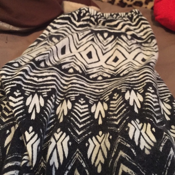 tribal patterned leggings! - Picture 2 of 3