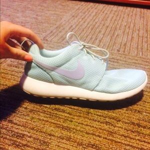 Women's Roshe Runs
