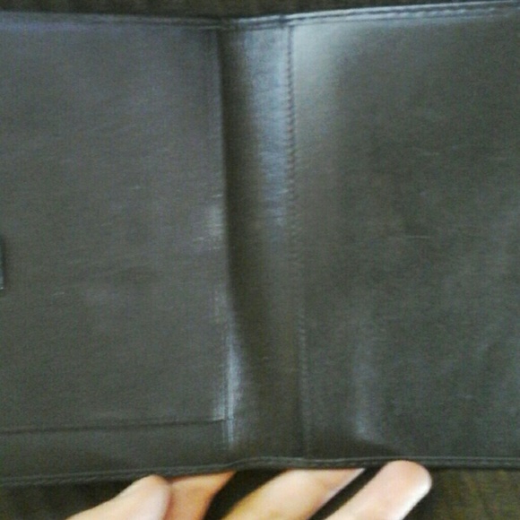 Coach checking wallet - Picture 2 of 4