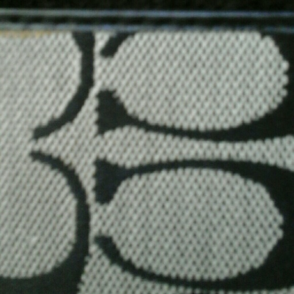 Coach checking wallet - Picture 3 of 4