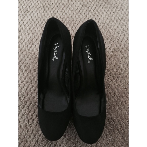 Quipid Black suede like wedges for date night!