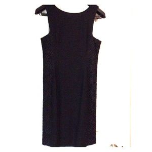 BANANA REPUBLIC LACE-SIDE SHEATH DRESS - SIZE 6