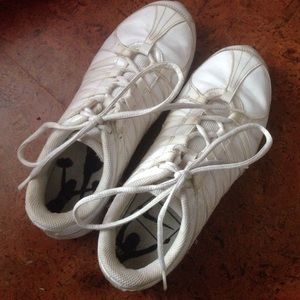 Cheer shoes