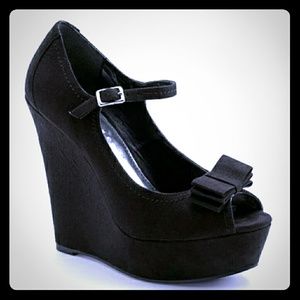 Black wedge heels