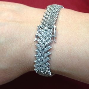 Diamond bracket 1/2 carat TW SET IN WHITE GOLD