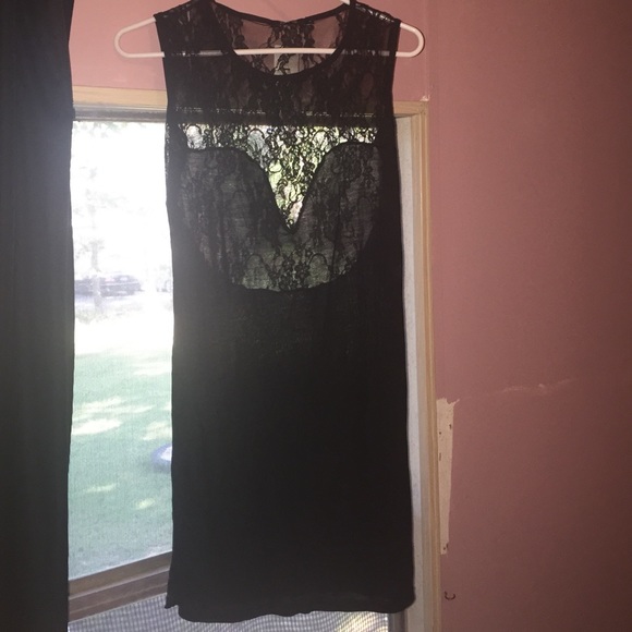 sweet heart neckline with lace