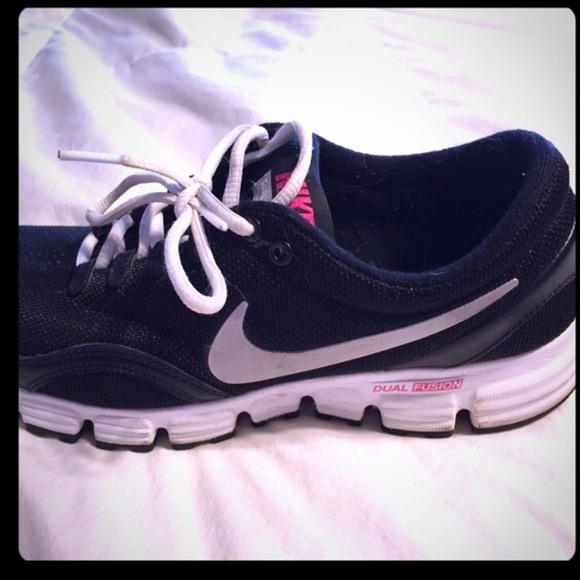 Nike dual fusion size 9