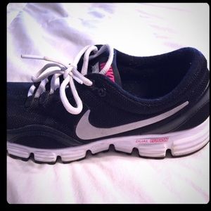 Nike dual fusion size 9