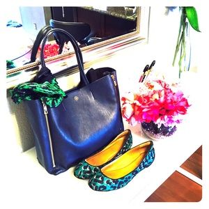 Matchy match ann Taylor bundle ( shoe+bag)