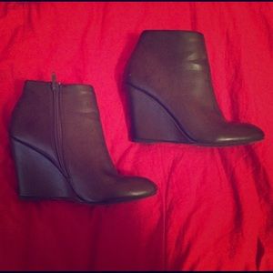 Grey wedge boots