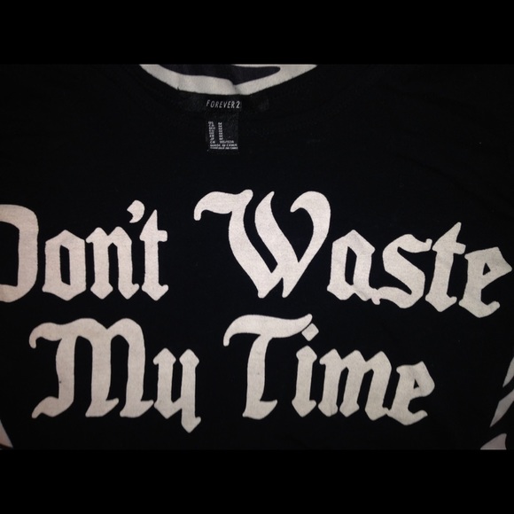 (Don't Waste my time) black crop top - Picture 2 of 2